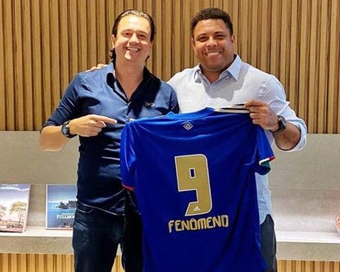 Ronaldo buys the Cruzeiro