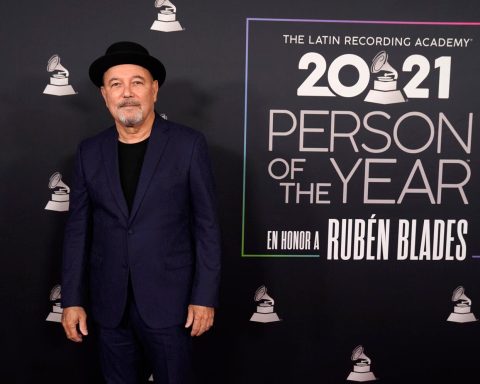 Rubén Blades postpones concert in Panama due to orchestra conductor covid-19