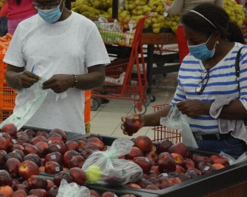 Aumenta ventas en comercios por celebración de Navidad