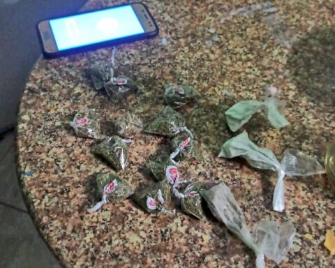 La Policía encontró droga dentro de la vivienda atacada con disparos.