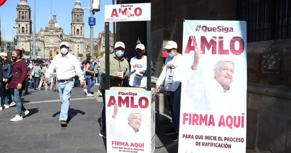 The INE orders that the campaign for the "ratification" by López Obrador