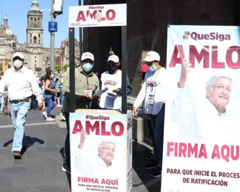 The INE orders that the campaign for the "ratification" by López Obrador