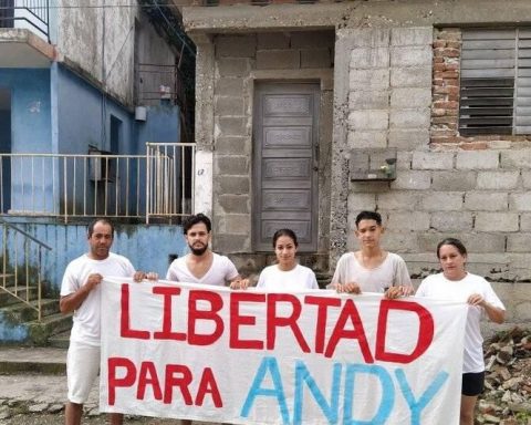 The families of four political prisoners in Santa Clara demand to see their children