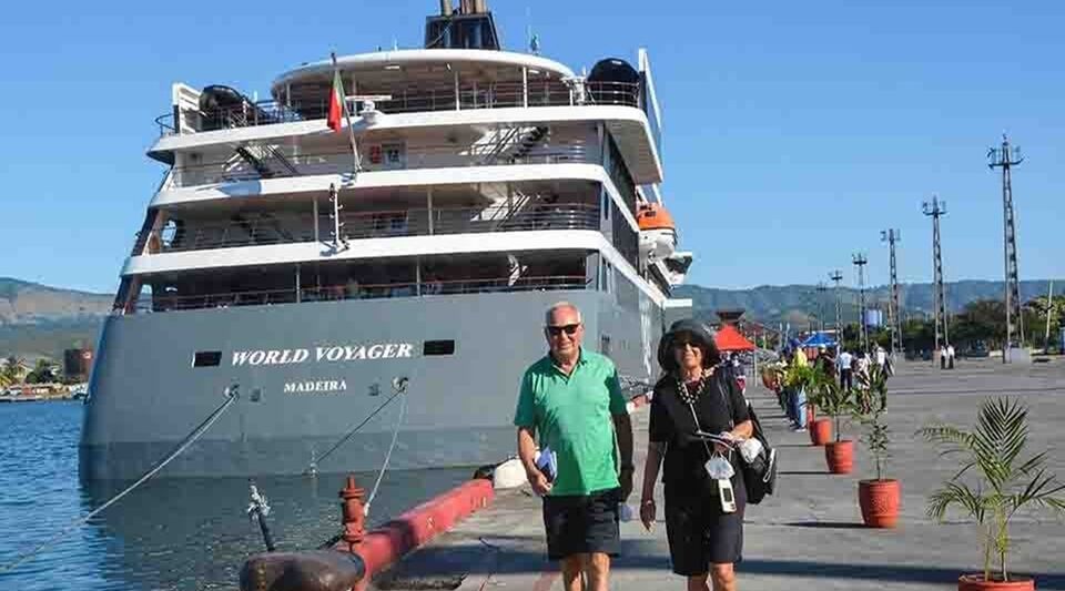 The first cruise of the year brings to Santiago de Cuba about 200 tourists from Germany