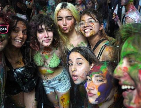 The traditional is back "graffiti" of the National Buenos Aires students