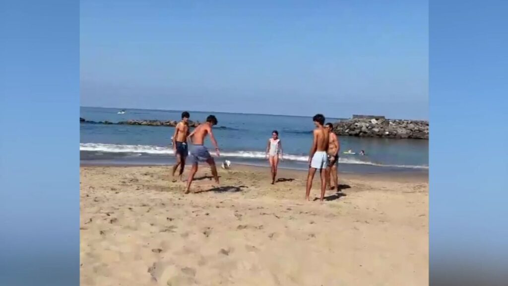 The video of Raúl on the beach that we have all been at some time in life