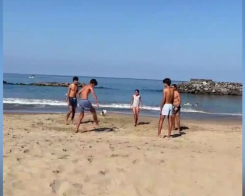 The video of Raúl on the beach that we have all been at some time in life