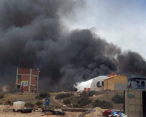 They attack and burn down the mining camp in Chumbivilcas - Cusco (PHOTOS)