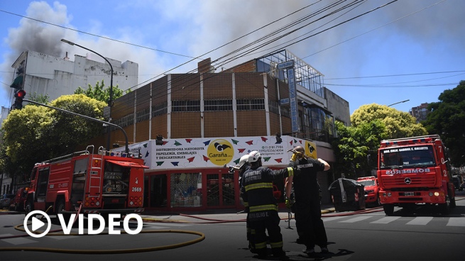 They managed to reduce "notably" the voracious fire in the Abasto area