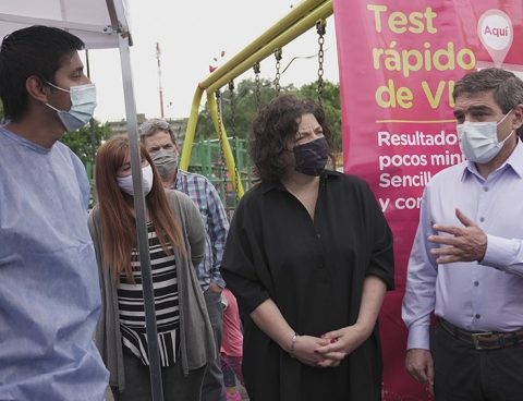 Vizzotti and Quirós participated in a rapid testing activity for HIV and syphilis