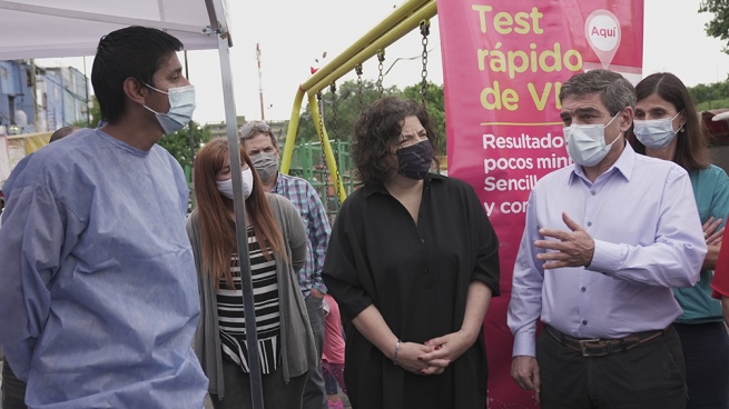 Vizzotti and Quirós participated in a rapid testing activity for HIV and syphilis