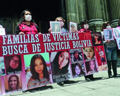 Why has Bolivia not managed to lower than 100 annual femicides since 2015?