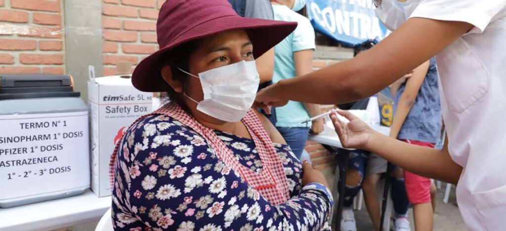 A mobile vaccination point is installed at kilometer 6 of the La Guardia Double Road