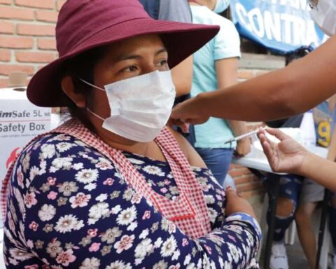 A mobile vaccination point is installed at kilometer 6 of the La Guardia Double Road