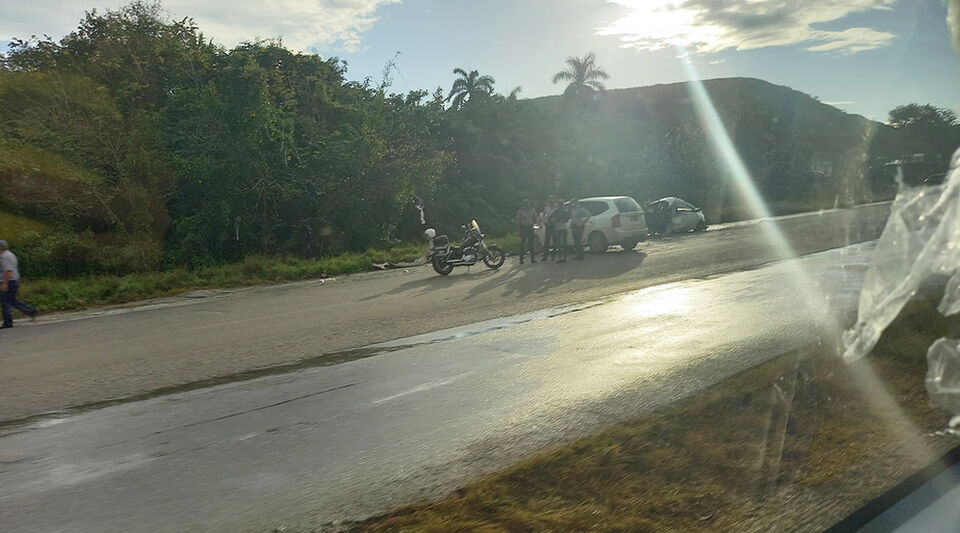 A traffic accident on the National Highway of Cuba leaves two dead and four injured