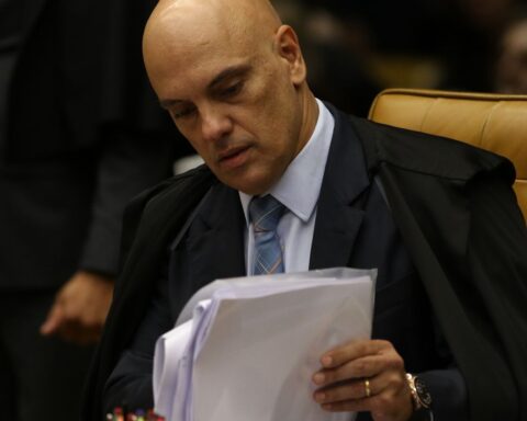 Alexandre de Moraes determines face-to-face testimony from the president