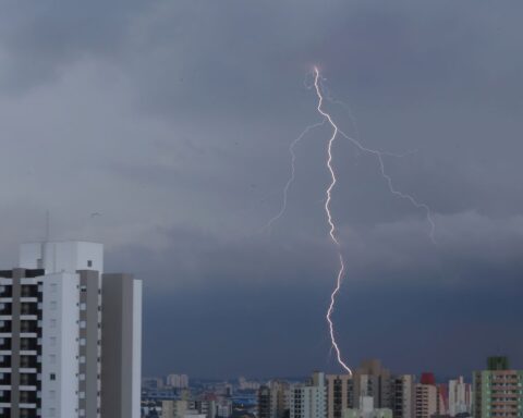 Annual average of lightning should rise from 77.8 to 100 million in Brazil