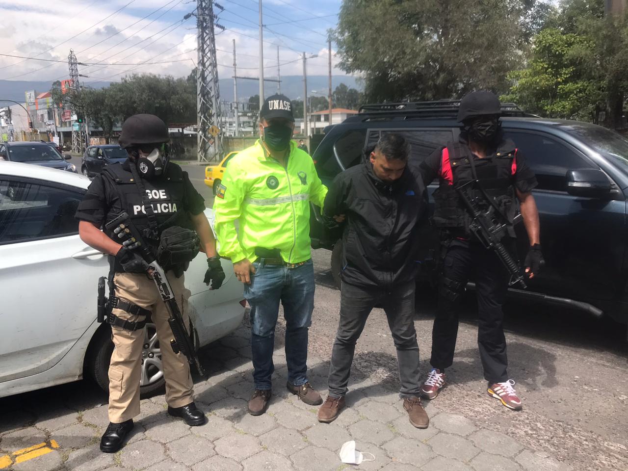 Quito. Agentes detuvieron a un miembro de una banda dedicada al robo de vehículos y posterior extorsión a los dueños del automotor.