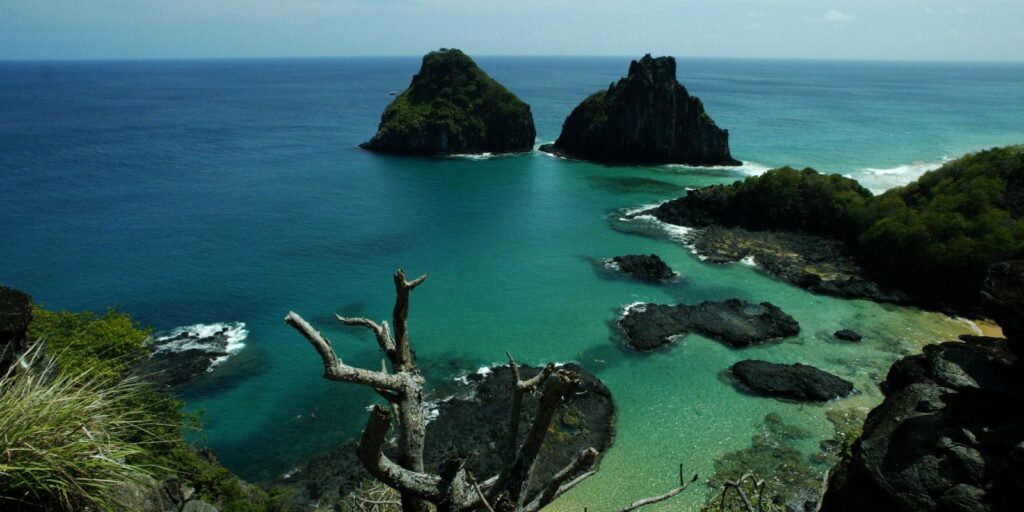 Beach in Fernando de Noronha remains closed after shark attack