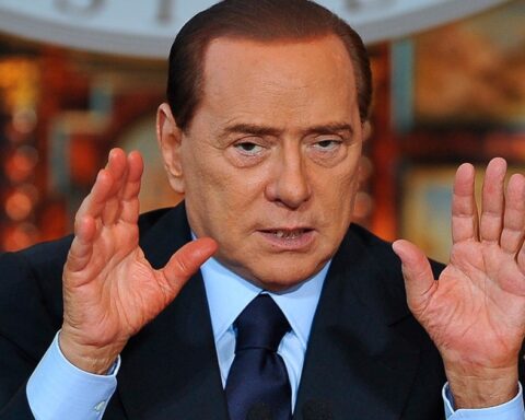 Berlusconi decides not to run for Italian presidency