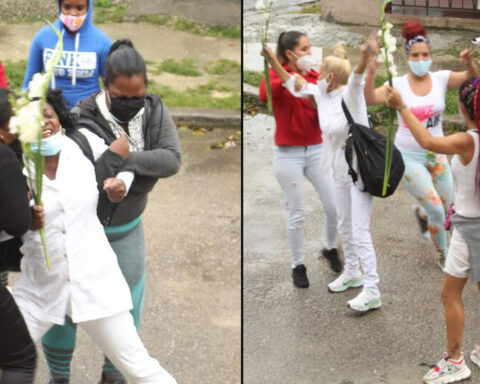 Cuban Police detain several Ladies in White to prevent a protest