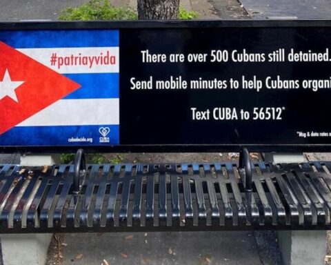 Donate cell phone minutes, a simple way to help change in Cuba