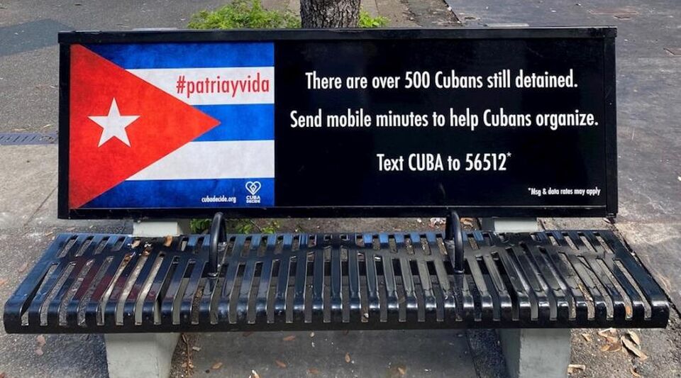 Donate cell phone minutes, a simple way to help change in Cuba