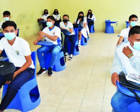 Face-to-face classes suspended in 193 cantons of the country