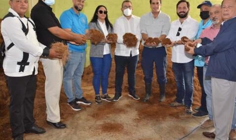 Feda opens a coconut substrate processing plant in Nagua