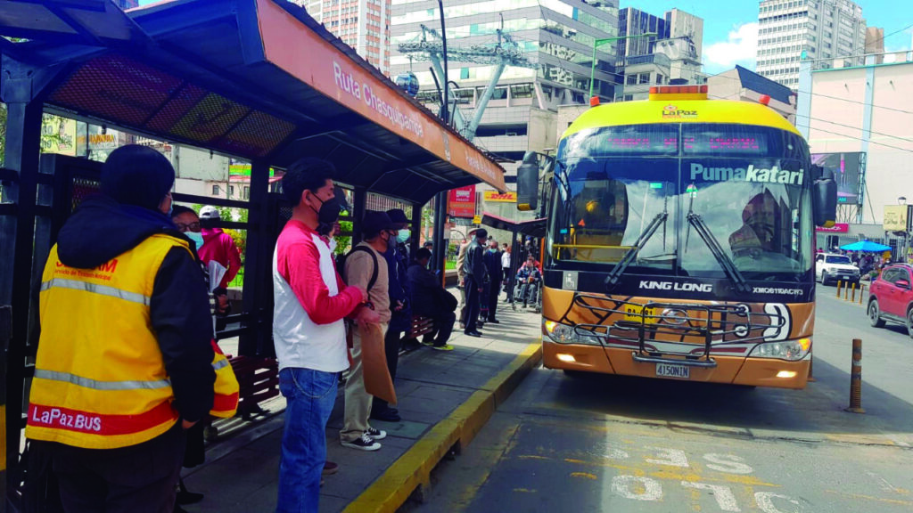 Four out of 10 PumaKatari buses operate, users suggest fixed schedules