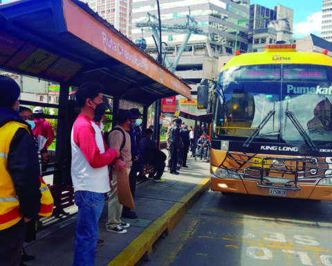 Four out of 10 PumaKatari buses operate, users suggest fixed schedules