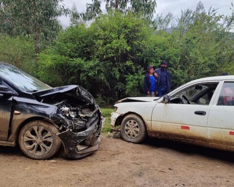 Huancavelica: Four are saved from dying in a brutal car crash