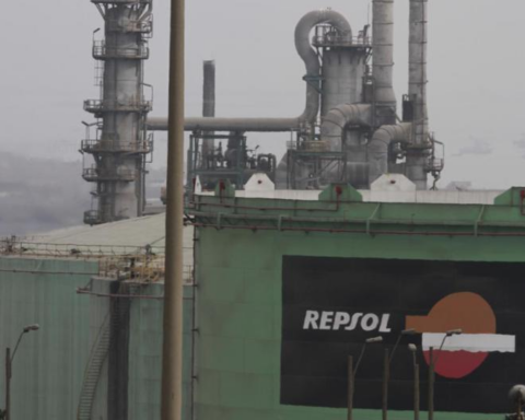 Indecopi suggests demanding compensation from Repsol after oil spill