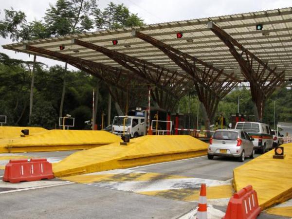 Is there a legal way to avoid paying tolls in Colombia?