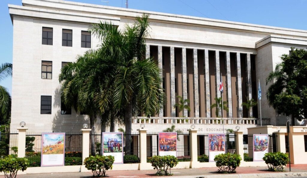 Minerd garantiza material de bioseguridad en todos los centros educativos