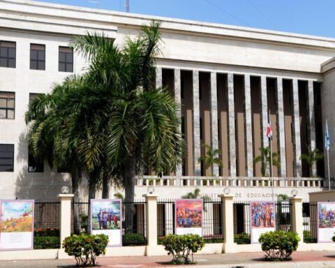 Minerd garantiza material de bioseguridad en todos los centros educativos