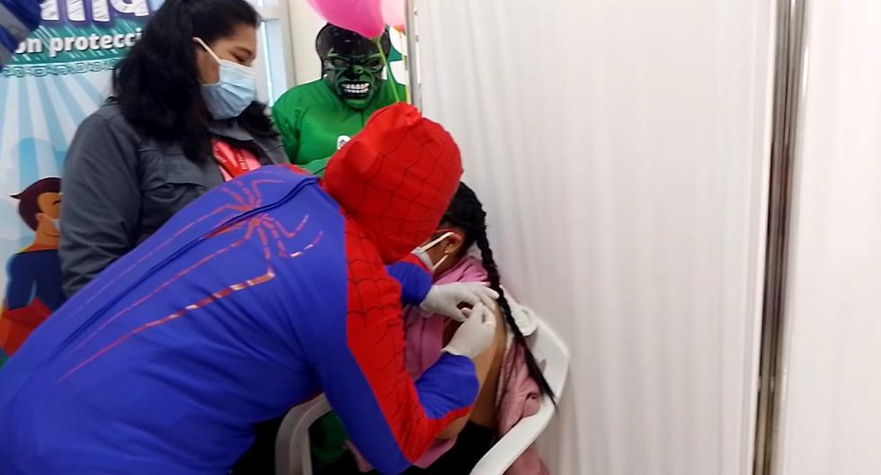 Nurses dressed as Spiderman and Hulk vaccinate children in Huancavelica (VIDEO)