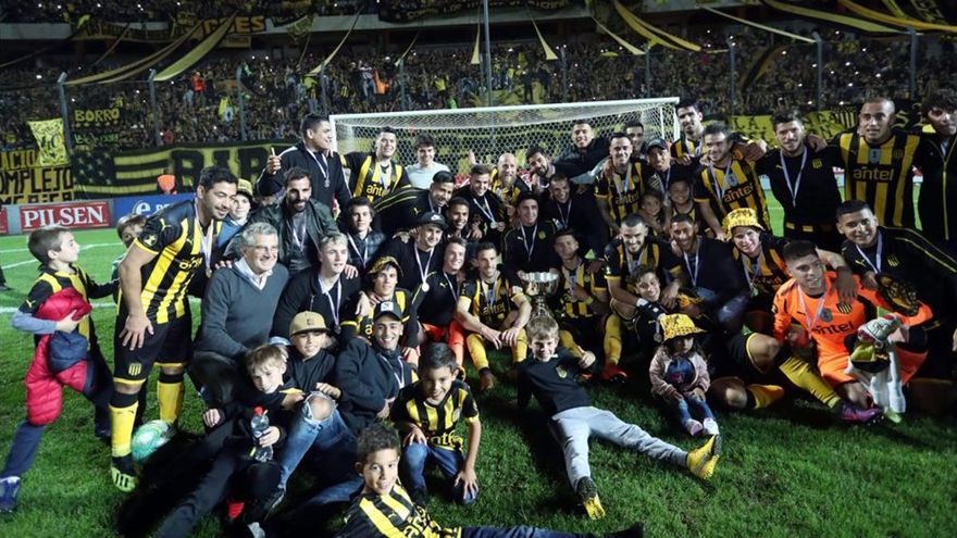 Peñarol thrashes Barracas Central and Nacional beats Ñublense on penalties