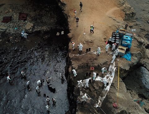 Peru declared "environmental emergency" for 90 days on the coast damaged by oil spill