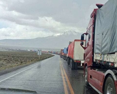 Problems on the border with Chile cause cost overruns of $250,000 per day to Bolivian companies