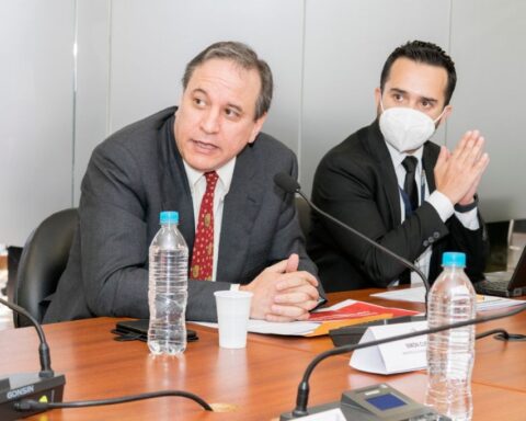 El ministro Simón Cueva tiene un gran reto este año en el manejo del endeudamiento estatal.