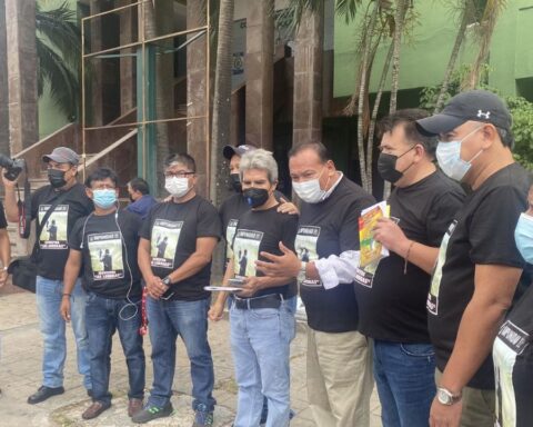 Sit-in in Santa Cruz: Journalists demand results from the Police in the Las Londras case