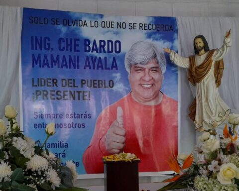 Tacna: They watch ashes of former mayor who died of COVID-19