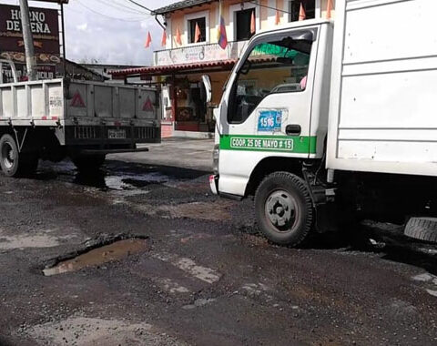 El mal estado de las vías en la provincia es una constante queja de la ciudadanía.