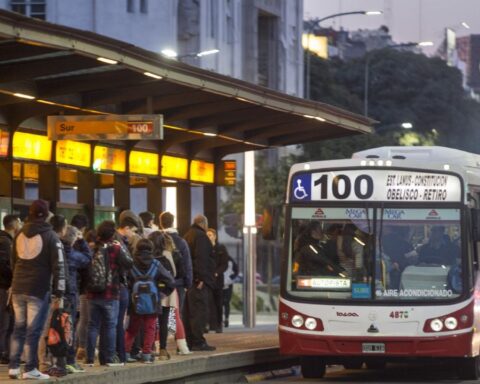 The Buenos Aires government yielded: bus drivers lift the night transport strike in the AMBA