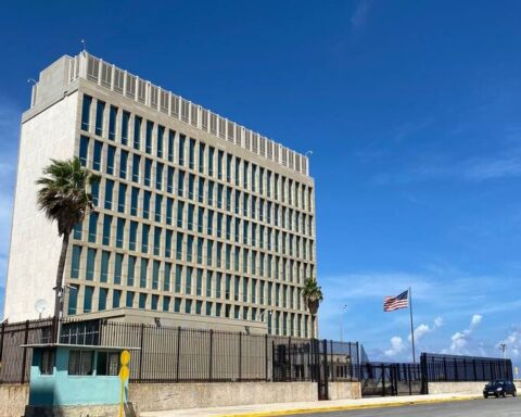 The Cuban Government relies on the CIA to request the reopening of the US embassy