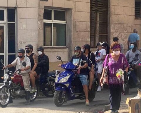 The Cuban Police detain motorcycle thieves while the Government classifies the thefts of "fake news"