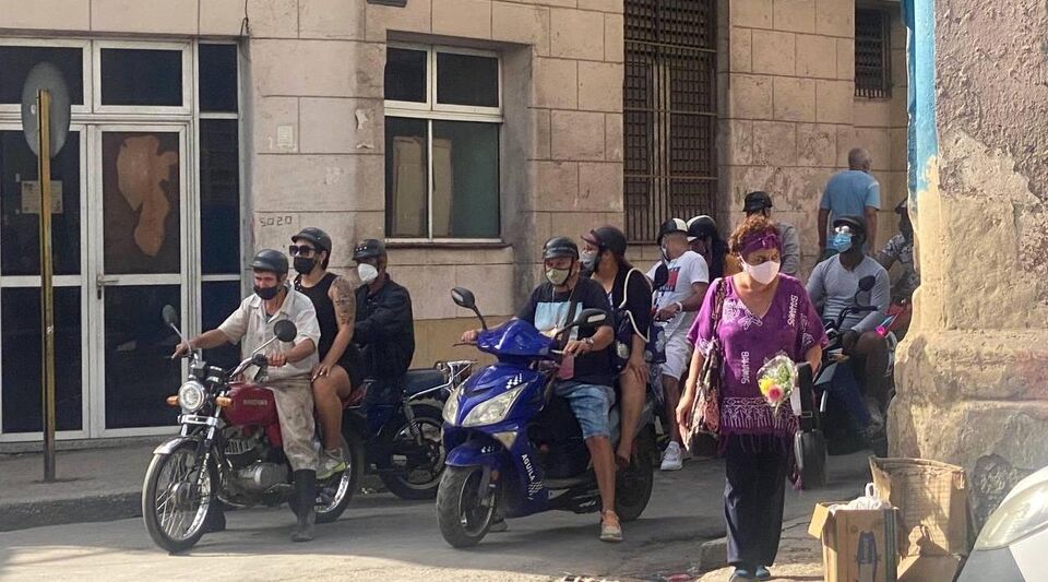 The Cuban Police detain motorcycle thieves while the Government classifies the thefts of "fake news"