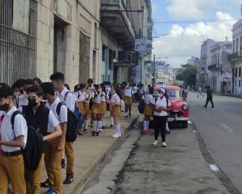 The myth of the educational system in Cuba