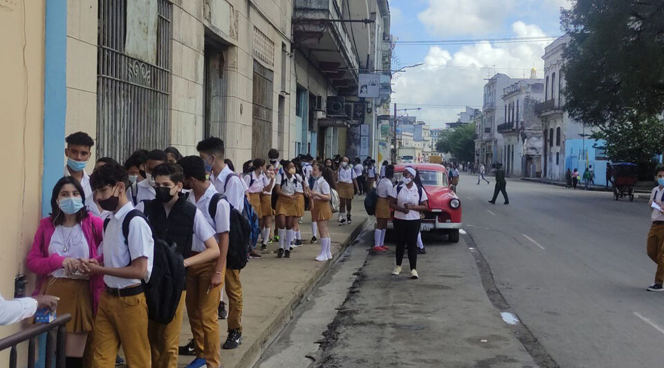 The myth of the educational system in Cuba